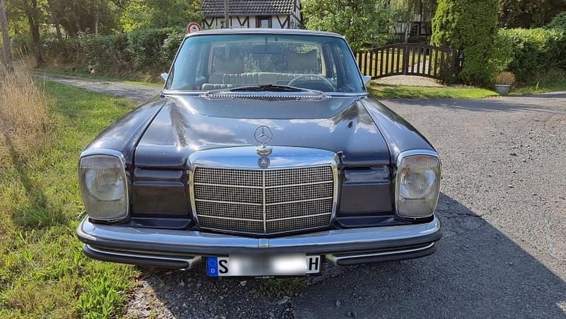 Blau Gebraucht 1969 Mercedes W114 Limousine | 14.000 € - Bild 1/4