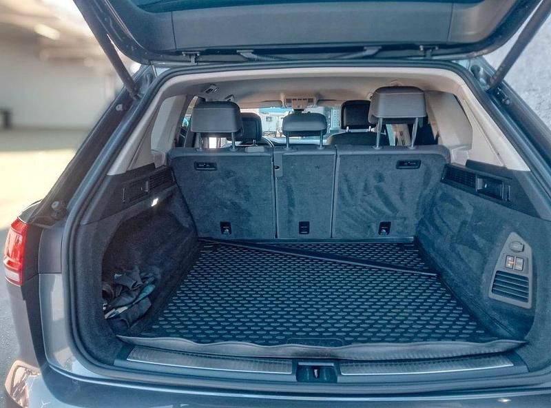 Gebraucht VW Touareg 231 PS (169 kW) 2021 Grau SUV