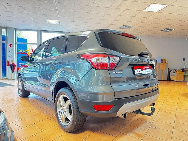 Gebraucht Ford Kuga Trend 120 PS (88 kW) 2017 Grau SUV
