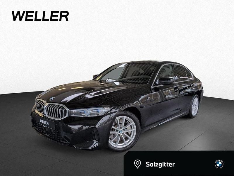 Black sapphire (schwarz) Gebraucht 2023 BMW 330 M Sport Limousine | 43.850 € (Superpreis) - Bild 1/4