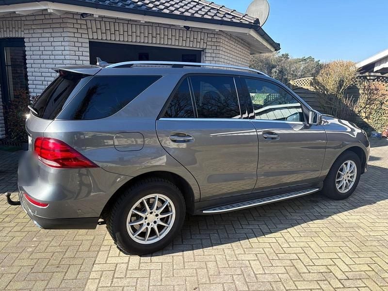 Gebraucht Mercedes GLE250 204 PS (150 kW) 2016 Grau SUV