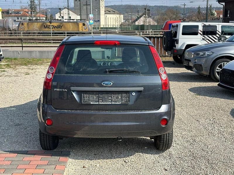 Gebraucht Ford Fiesta Ambiente 69 PS (50 kW) 2007 Grau Kleinwagen