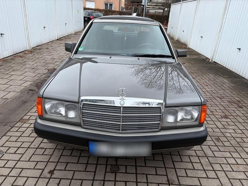 Gebraucht Mercedes 190 122 PS (89 kW) 1992 Grau Limousine