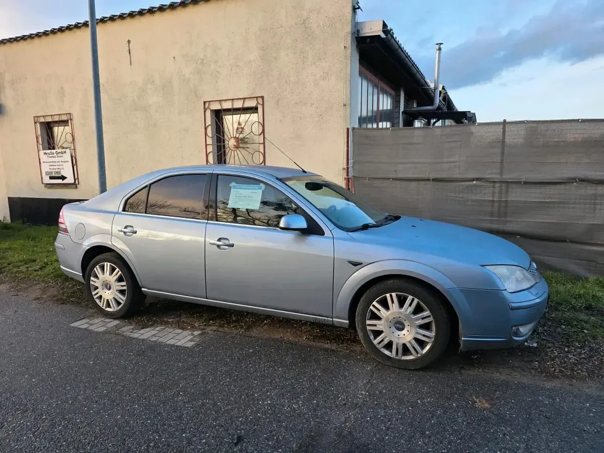 Gebraucht Ford Mondeo 145 PS (106 kW) 2006 Blau Limousine