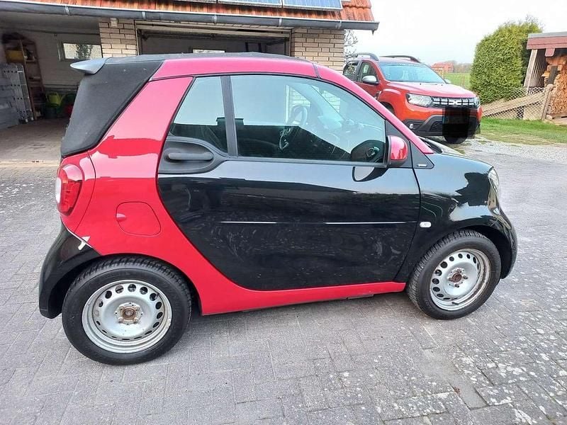 Gebraucht Smart ForTwo Cabrio Basis 71 PS (52 kW) 2017 Rot Cabrio