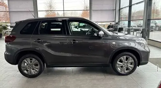 Gebraucht Suzuki Vitara Comfort 110 PS (80 kW) 2025 Grau metallic SUV