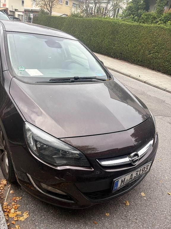 Braun Gebraucht 2014 Opel Astra Limousine | 5.000 € (Guter Preis) - Bild 1/4
