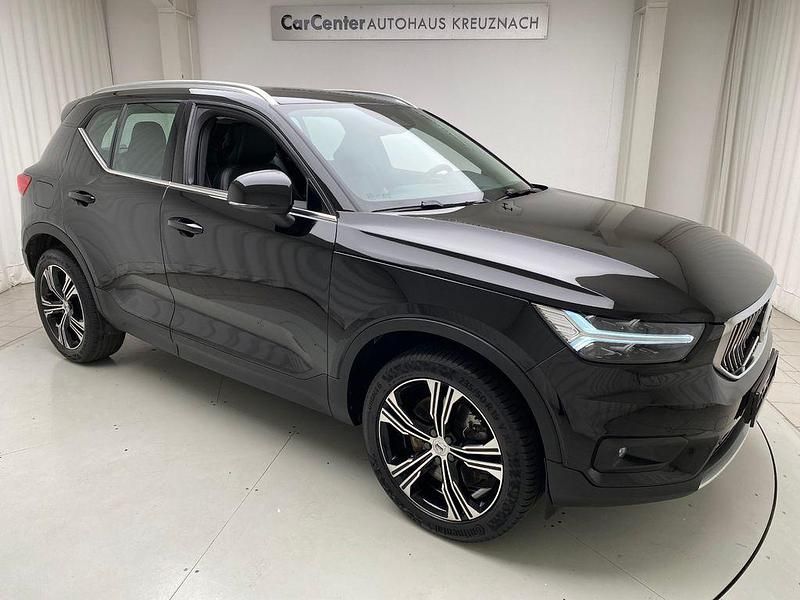 Schwarz Gebraucht 2022 Volvo XC40 Inscription SUV | 27.850 € (Fairer Preis) - Bild 1/4