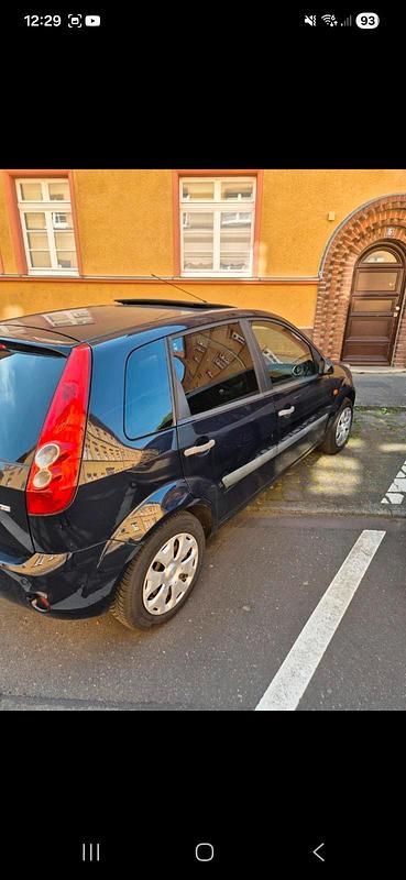 Gebraucht Ford Fiesta 90 PS (66 kW) 2005 Blau Kleinwagen