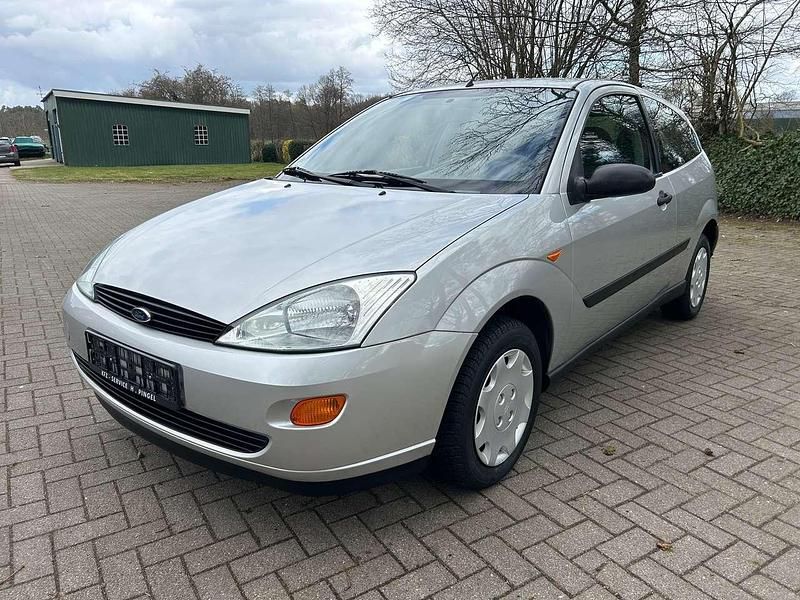 Gebraucht Ford Focus Trend 75 PS (55 kW) 2000 Silber Limousine