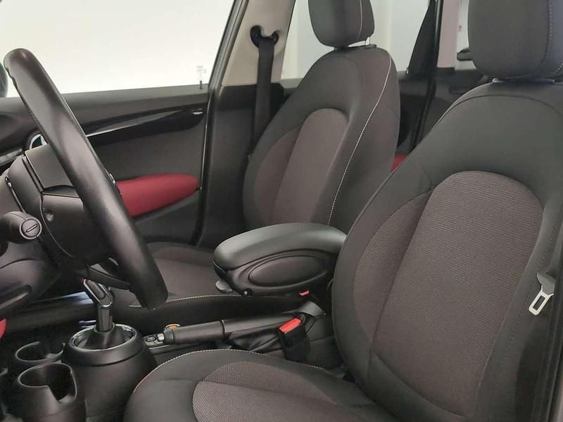 Second-hand Mini Cooper 136 CP (100 kW) 2018 Alb Hatchback