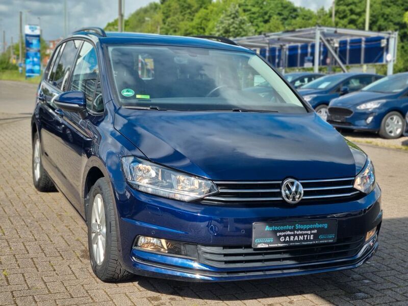 Blau Gebraucht 2019 VW Touran Comfortline Van / Kleinbus | 22.990 € (Guter Preis) - Bild 1/4