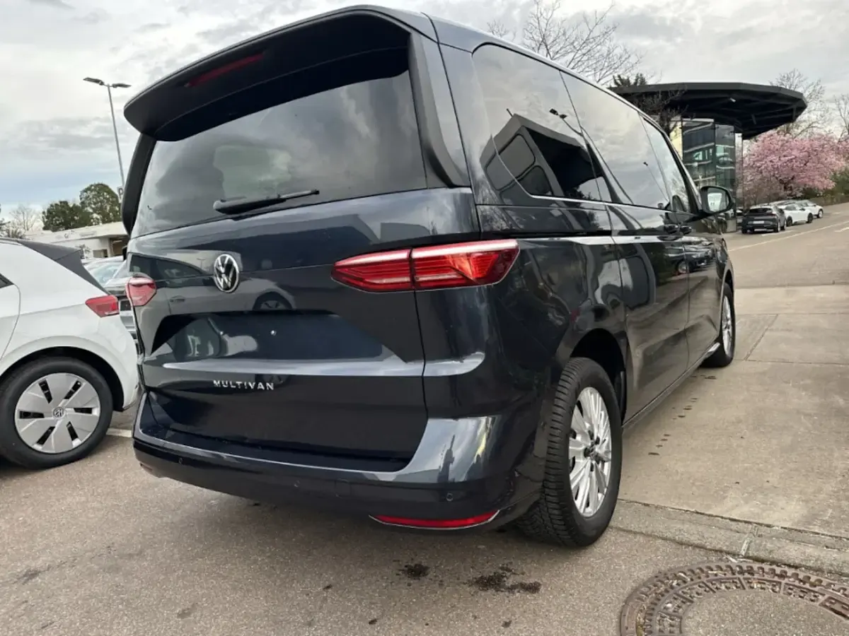 Usata VW Multivan Basis 150 CV (110 kW) 2024 Monovolume