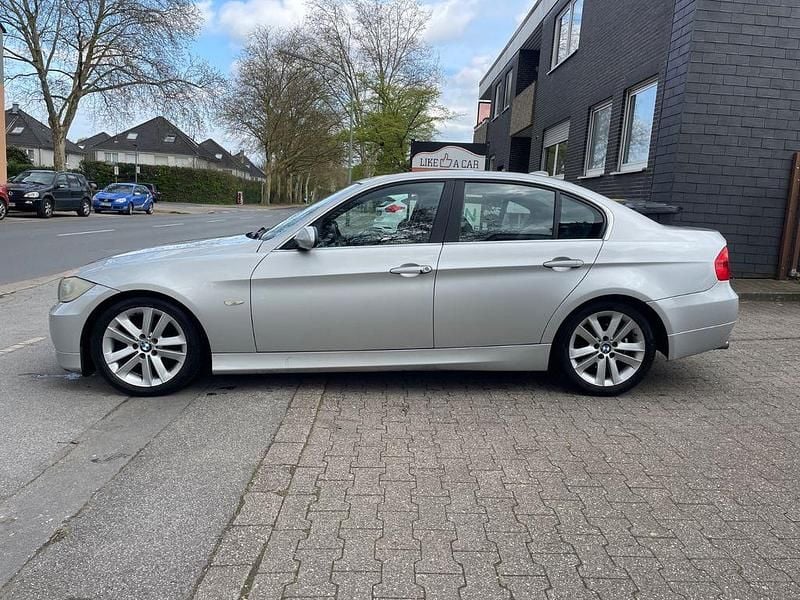 Gebraucht BMW 325 Basis 218 PS (160 kW) 2005 Silber Limousine