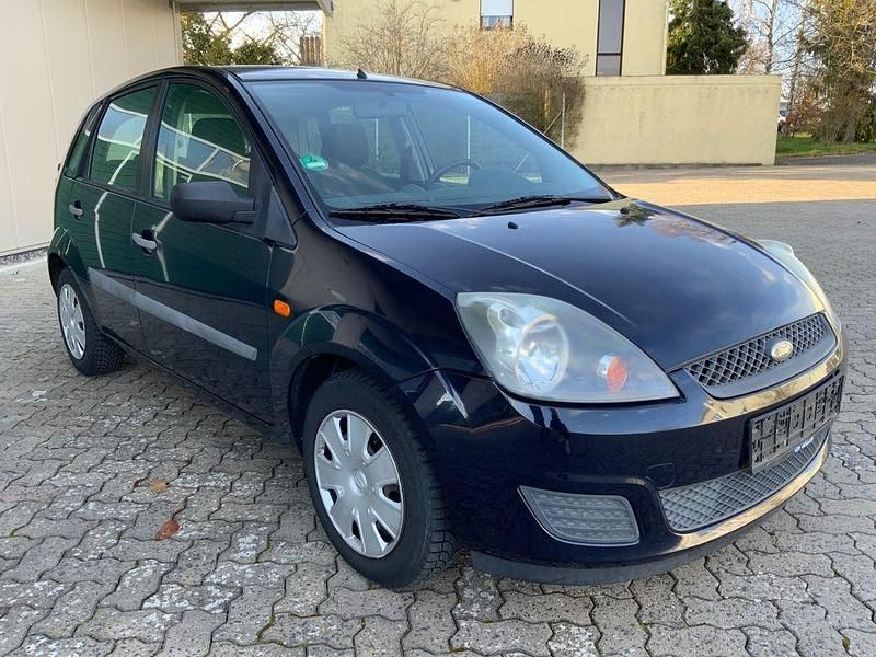 Gebraucht Ford Fiesta Ambiente 69 PS (50 kW) 2007 Blau Kleinwagen