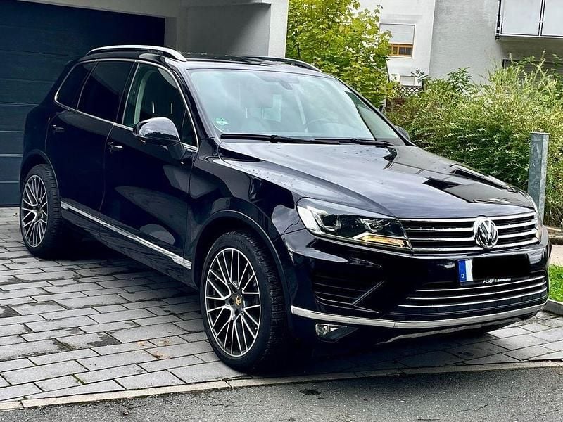 Schwarz Gebraucht 2018 VW Touareg Executive SUV | 21.400 € (Fairer Preis) - Bild 1/4