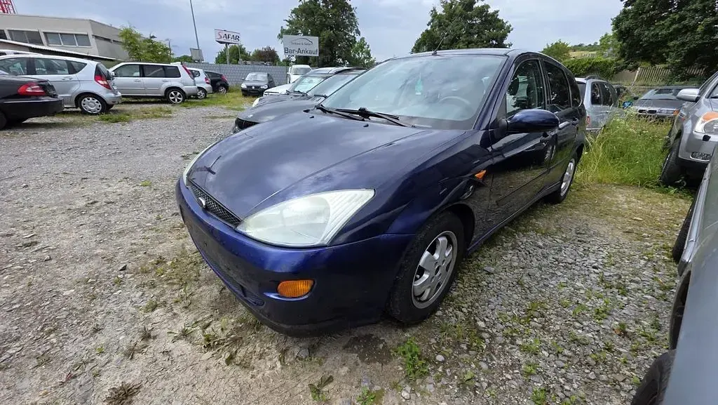Gebraucht Ford Focus Trend 101 PS (74 kW) 2001 Blau Limousine
