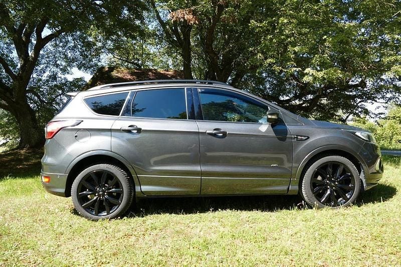 Grau Gebraucht 2018 Ford Kuga ST-Line SUV | 19.300 € (Fairer Preis) - Bild 1/4