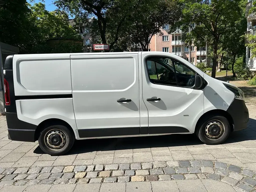 Gebraucht Opel Vivaro 120 PS (88 kW) 2017 Weiß Van / Kleinbus