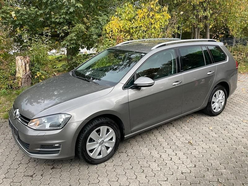 Grau Gebraucht 2017 VW Golf VII Allstar Kombi | 15.700 € (Fairer Preis) - Bild 1/4