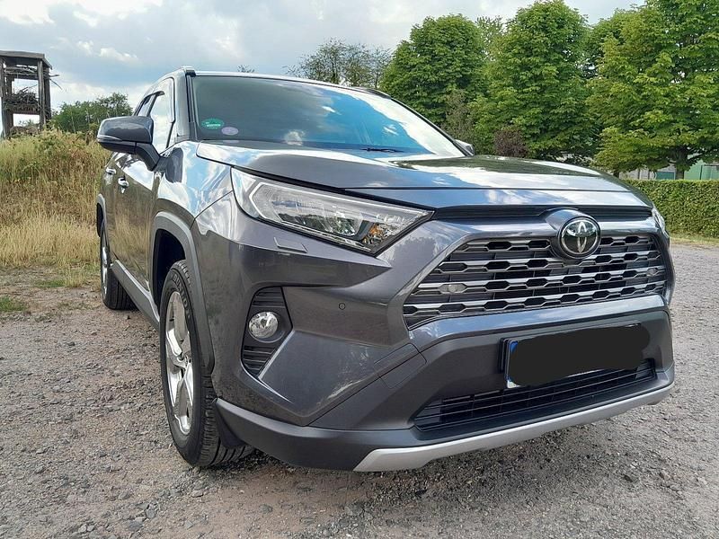Grau Gebraucht 2019 Toyota RAV4 SUV | 24.900 € (Fairer Preis) - Bild 1/4