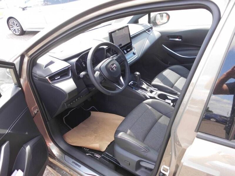 Gebraucht Toyota Corolla Team 122 PS (89 kW) 2023 Braun Limousine