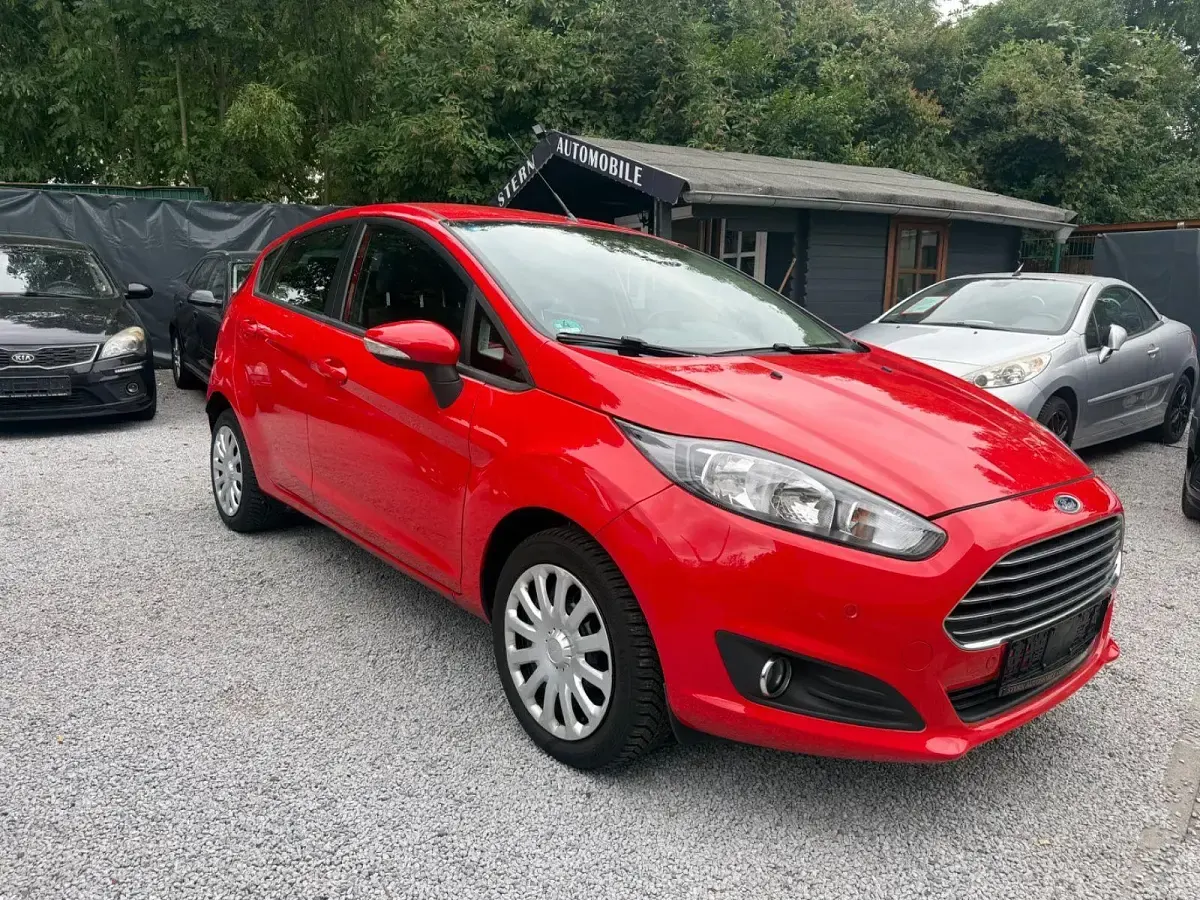 Gebraucht Ford Fiesta Trend 80 PS (58 kW) 2013 Rot Kleinwagen