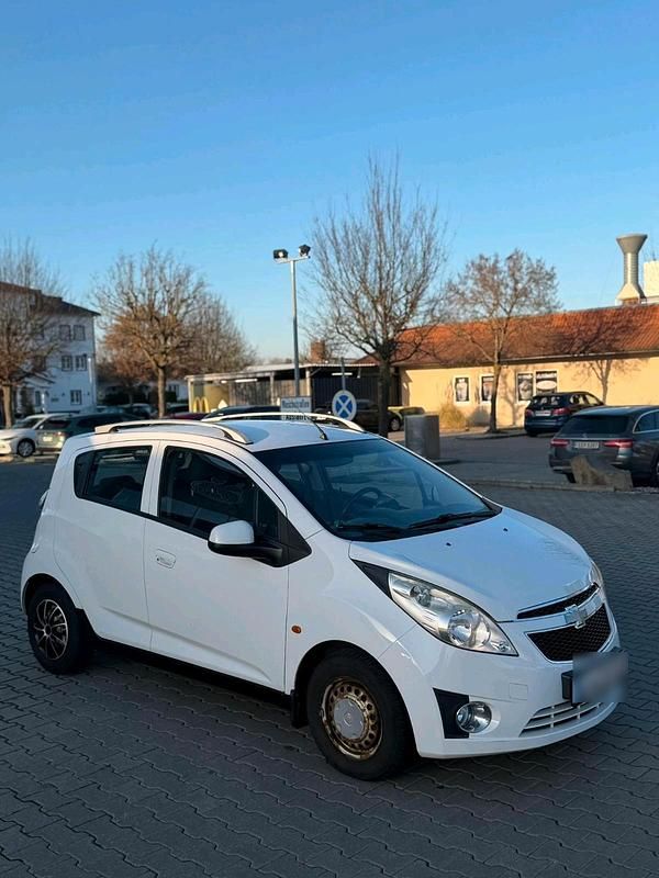 Gebraucht Chevrolet Spark 75 PS (55 kW) 2010 Weiß Kleinwagen