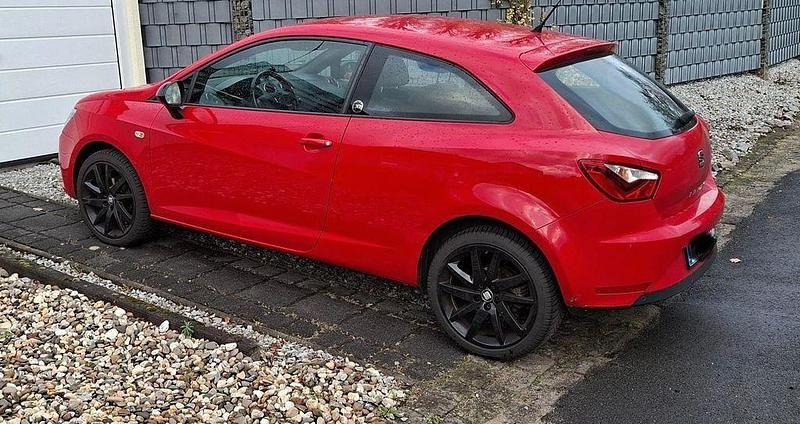 Rot Gebraucht 2014 Seat Ibiza SC Kleinwagen | 5.400 € (Guter Preis) - Bild 1/4