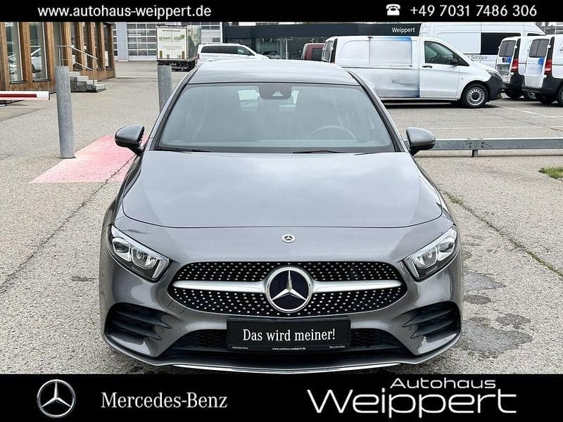 Grau Gebraucht 2019 Mercedes A250 AMG line Limousine | 27.950 € (Fairer Preis) - Bild 1/4