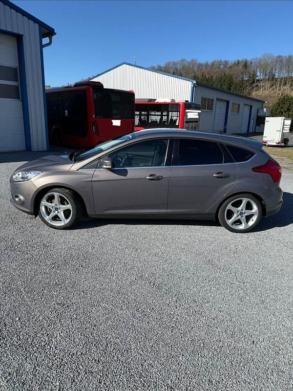 Usata Ford Focus Titanium 182 CV (133 kW) 2012 Marrone Berlina