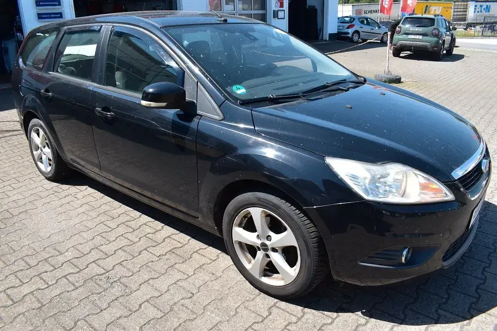 Gebraucht Ford Focus Style 109 PS (80 kW) 2010 Schwarz Limousine