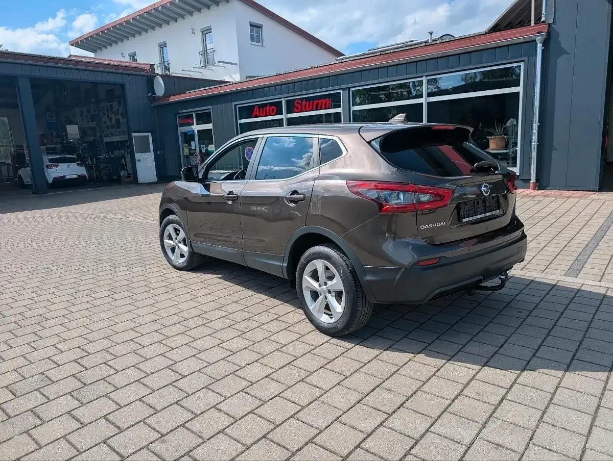 Gebraucht Nissan Qashqai Acenta 116 PS (85 kW) 2017 Braun SUV