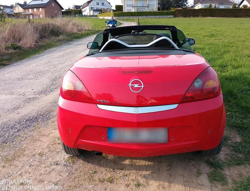 Gebraucht Opel Tigra 90 PS (66 kW) 2009 Rot Cabrio