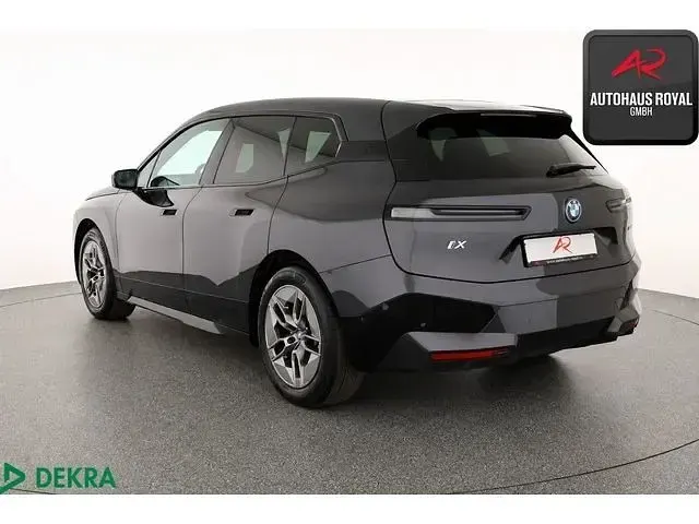 Gebraucht BMW iX Sport Line 239 kW (326 PS) 2022 Sophistograu brillanteffektlli SUV