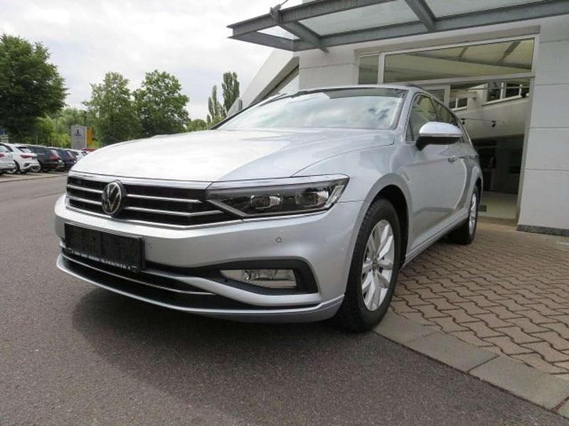 Scale silver metallic Gebraucht 2024 VW Passat Business Kombi | 32.980 € (Superpreis) - Bild 1/4