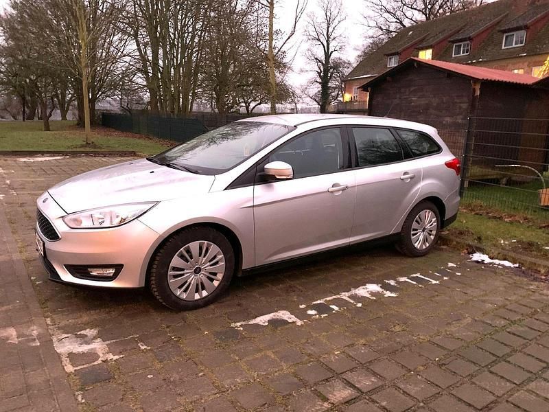 Gebraucht Ford Focus 125 PS (91 kW) 2018 Silber Kombi