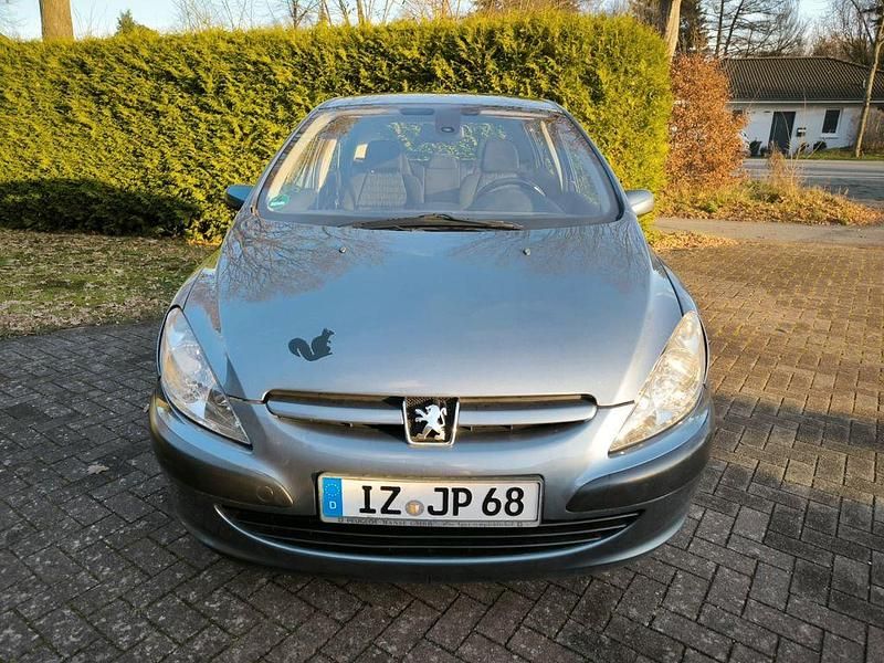 Grau Gebraucht 2004 Peugeot 307 Tendance Limousine | 999 € (Superpreis) - Bild 1/4