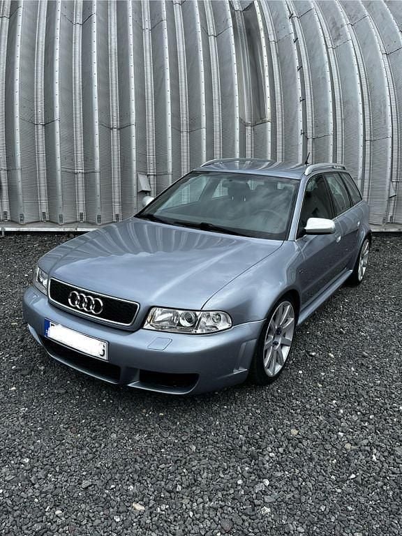 Silber Gebraucht 2001 Audi RS4 Sport Limousine | 32.000 € - Bild 1/4