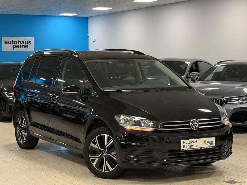 Schwarz Gebraucht 2022 VW Touran Comfortline Van / Kleinbus | 24.697 € (Guter Preis) - Bild 1/4