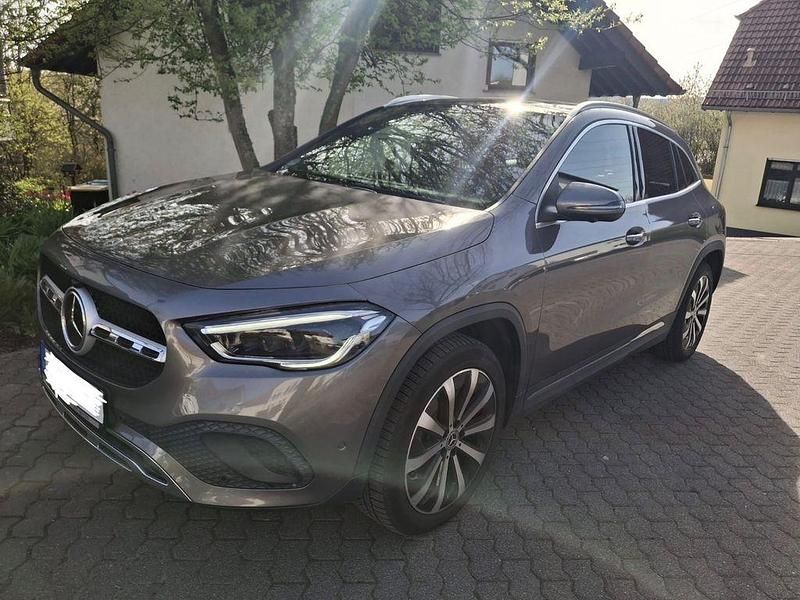 Gebraucht Mercedes GLA220 190 PS (139 kW) 2020 Grau SUV