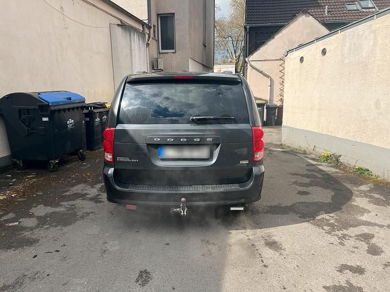 Gebraucht Dodge Grand Caravan 283 PS (208 kW) 2011 Schwarz Van / Kleinbus