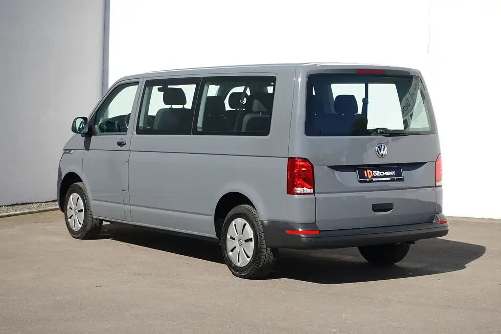 Gebraucht VW Caravelle Trendline 150 PS (110 kW) 2024 Grau Van