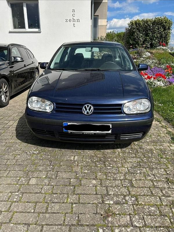 Second-hand VW Golf IV 101 CP (74 kW) 2000 Albastru Berlinǎ