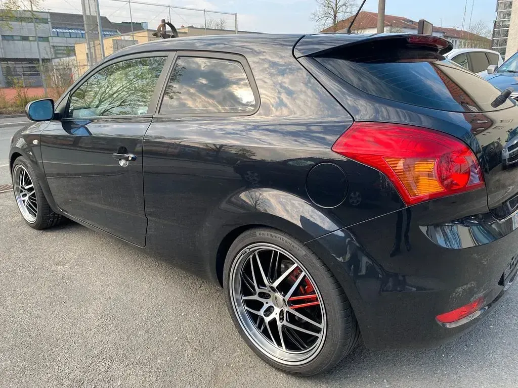 Używany Kia Ceed 125 KM (91 kW) 2011 Czarny Hatchback