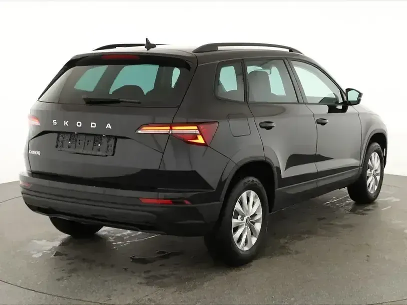Neu Skoda Karoq Selection 150 PS (110 kW) 2025 Black magic perleffekt SUV