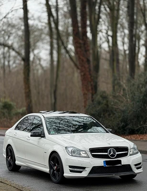 Gebraucht Mercedes C250 204 PS (150 kW) 2012 Weiß Limousine