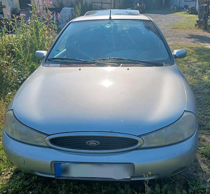 Grau Gebraucht 1998 Ford Mondeo Limousine | 750 € - Bild 1/4