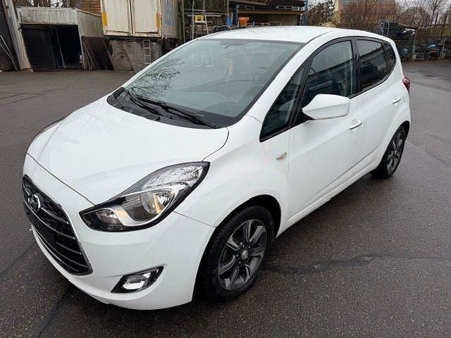 Gebraucht Hyundai i20 Space 90 PS (66 kW) 2018 Weiß Limousine