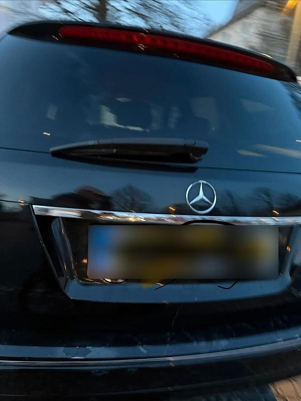 Gebraucht Mercedes 200 140 PS (102 kW) 2011 Schwarz Kombi